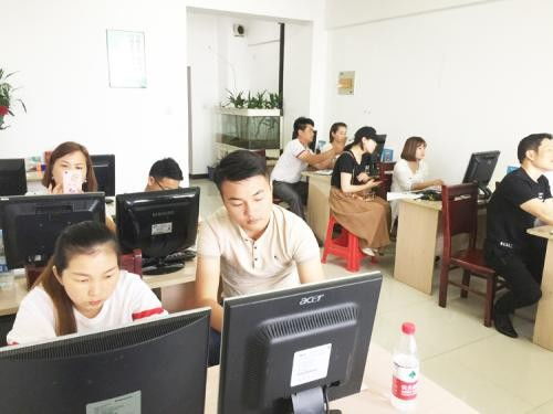 深圳電商培訓(xùn) 創(chuàng)變電商運(yùn)營(yíng)新技能，開(kāi)啟職業(yè)新篇章